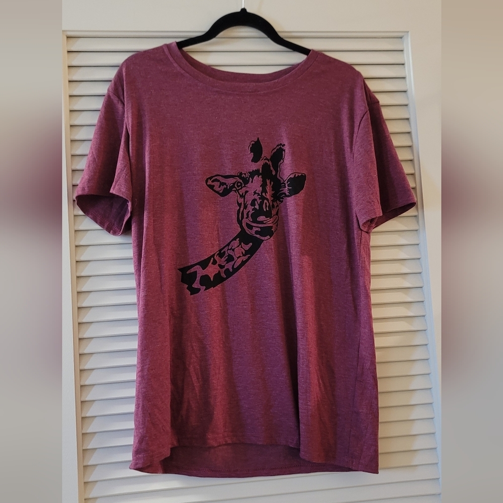 (NWOT) Reddish-Pink Graphic Giraffe Short-Sleeve Shirt